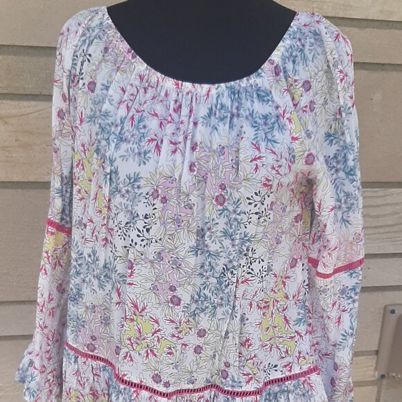 Fever Tops - Chic Floral Blouse with Ruffle Hem
